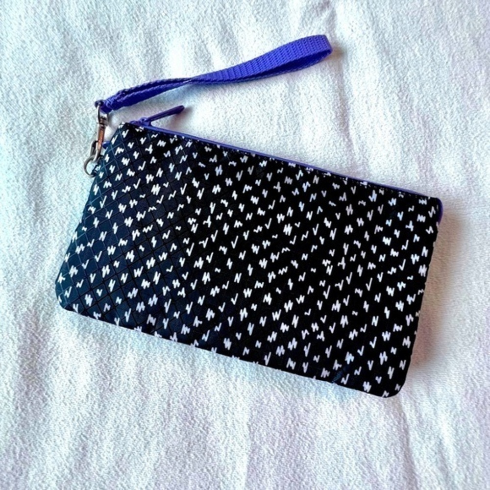 Thirty-One Easy Going‎ Wristlet Wallet Lil
Scribble With Strap Black/Purple